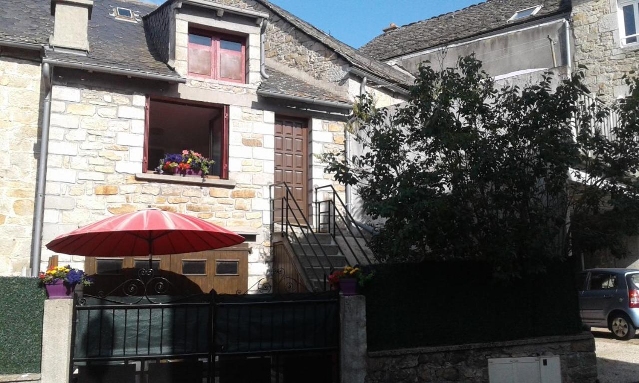 Petit Gite De La Fontaine Aumont-Aubrac Kültér fotó